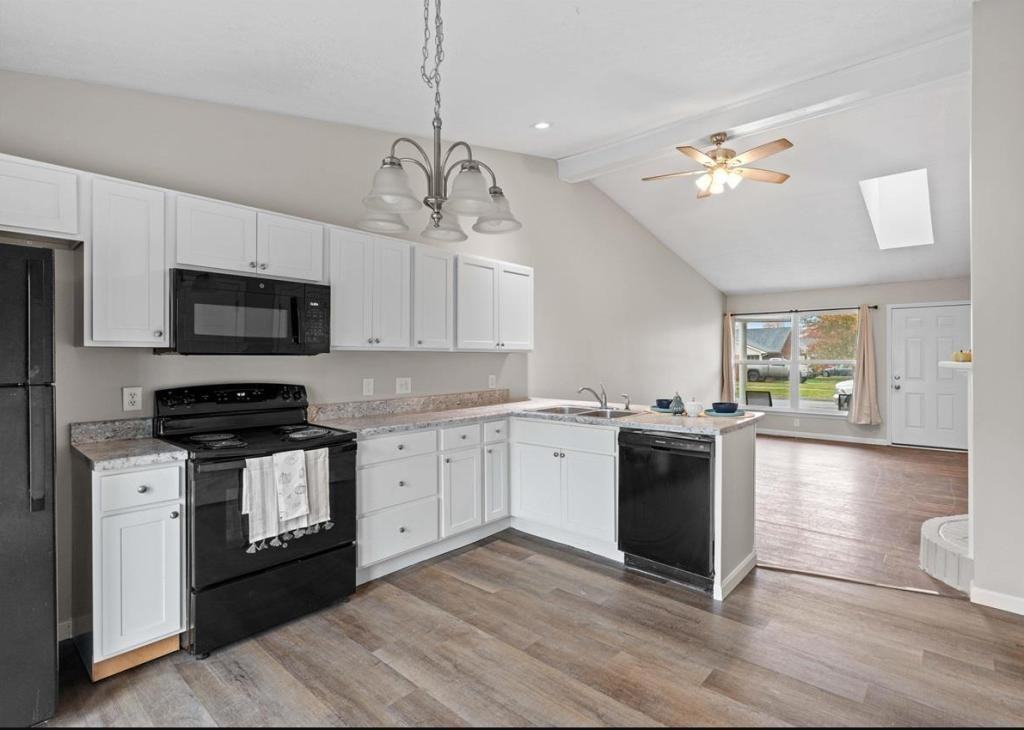 1019 Colonial Dr - Photo 4 of 9