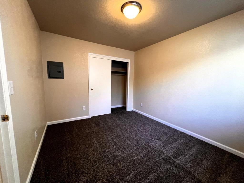 411 S 6th Ave - Photo 5 of 9