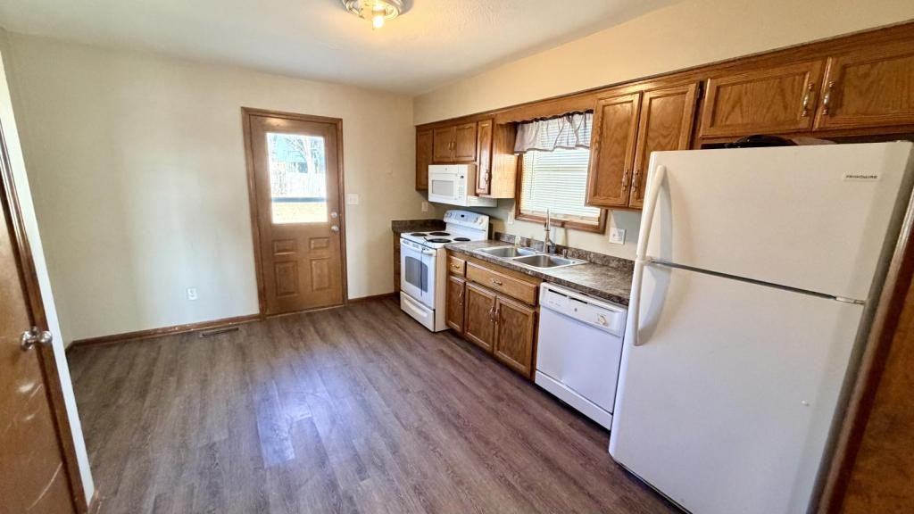 2010 Wornall Rd - Photo 3 of 11