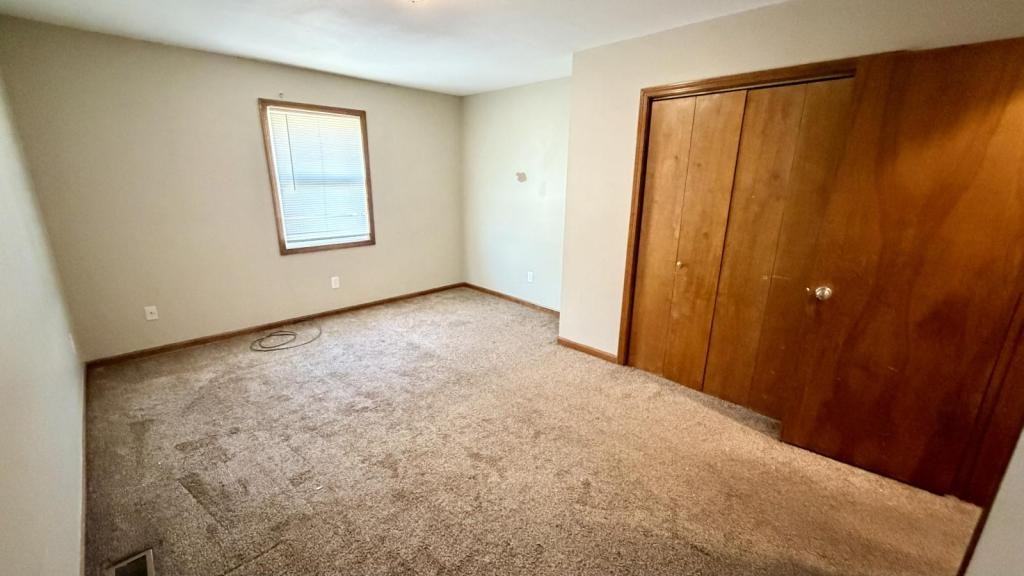 2010 Wornall Rd - Photo 4 of 11