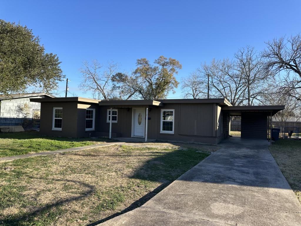 1709 Navidad St - Photo 3 of 24