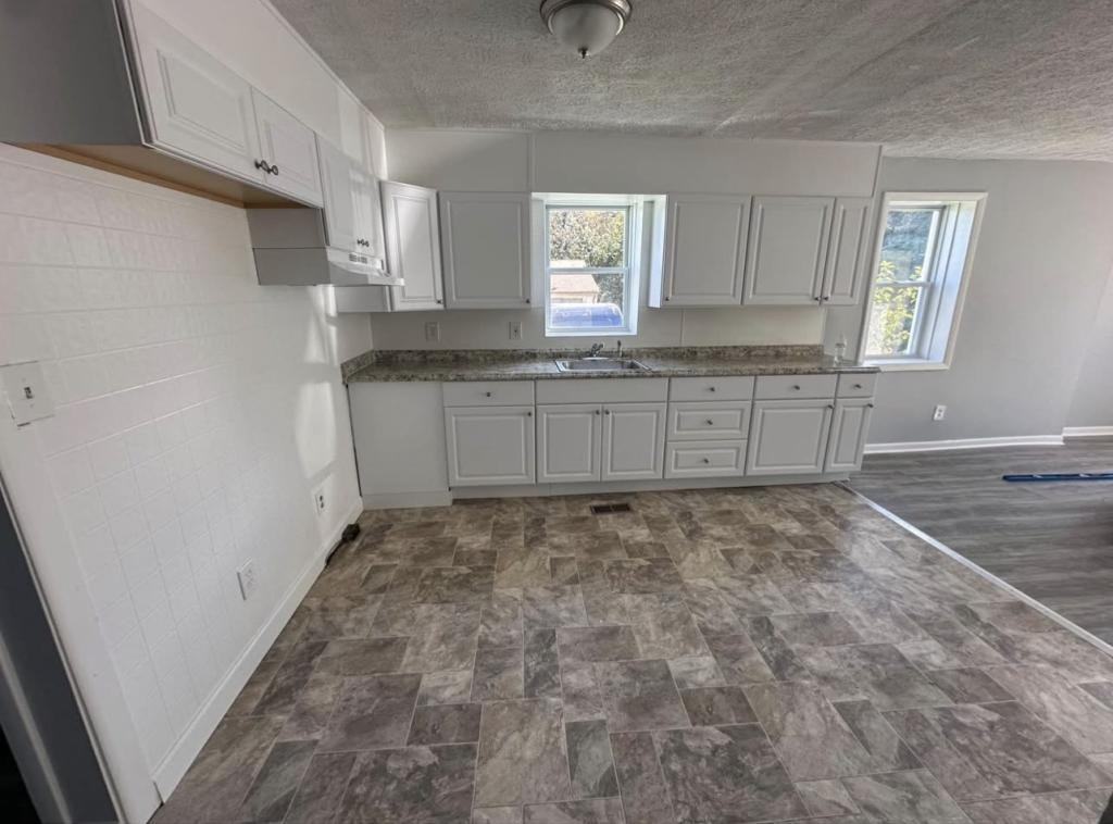 218 Berlin Ave - Photo 3 of 9