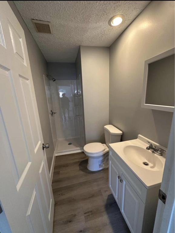 218 Berlin Ave - Photo 4 of 9