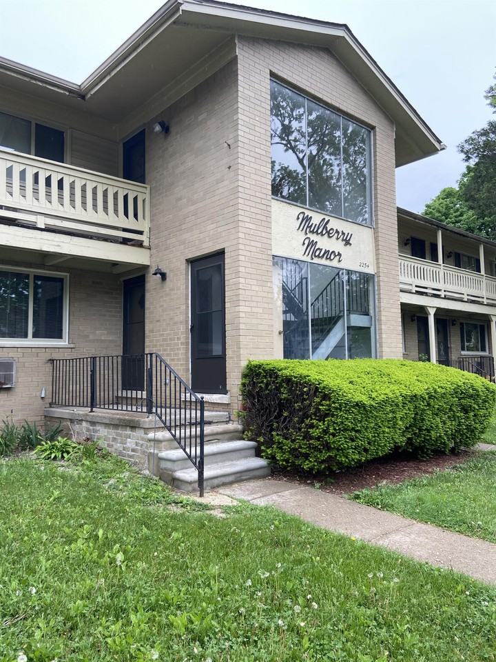 2254 1st St #11 - Photo 5 of 10