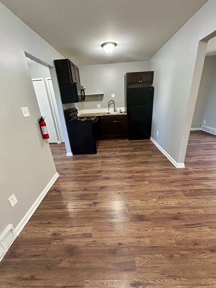 2254 1st St #11 - Photo 4 of 10