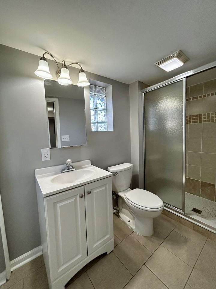 18704 Jefferson #3 - Photo 4 of 10