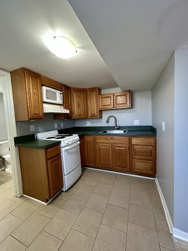 18704 Jefferson #3 - Photo 3 of 10