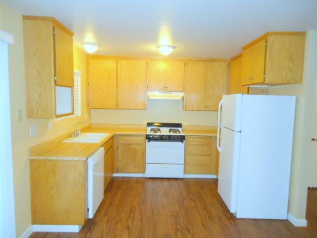 403 Maple St #B - Photo 3 of 12