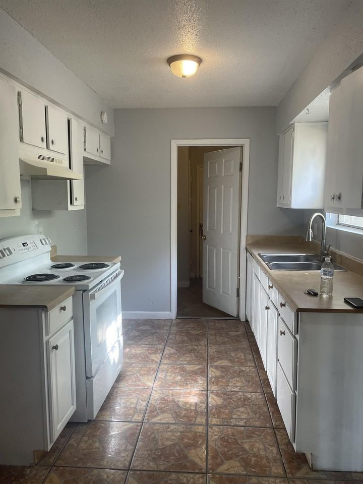 105 Cockerham St #A - Photo 2 of 10