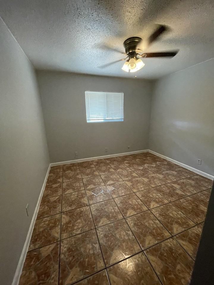 105 Cockerham St #A - Photo 5 of 10