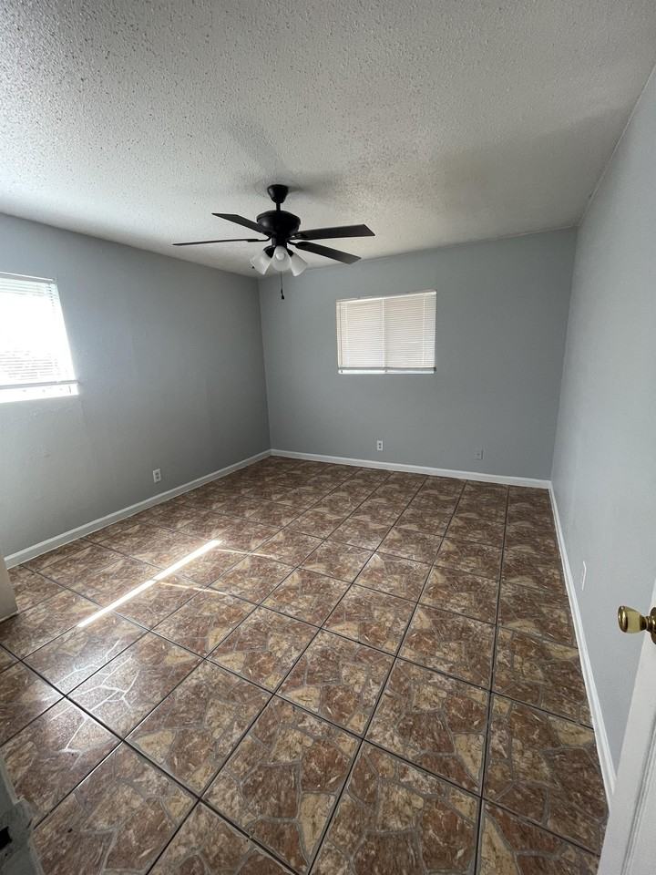 105 Cockerham St #A - Photo 3 of 10