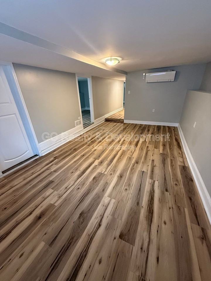 2519 N Hamlin Ave #B - Photo 3 of 15