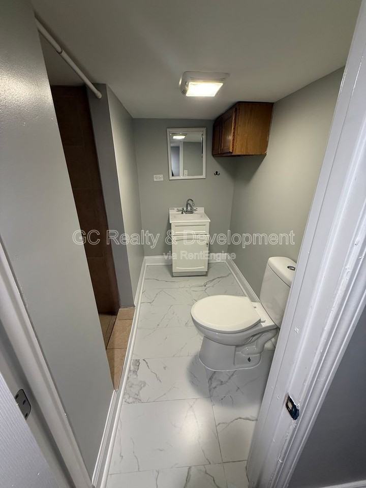 2519 N Hamlin Ave #B - Photo 6 of 15