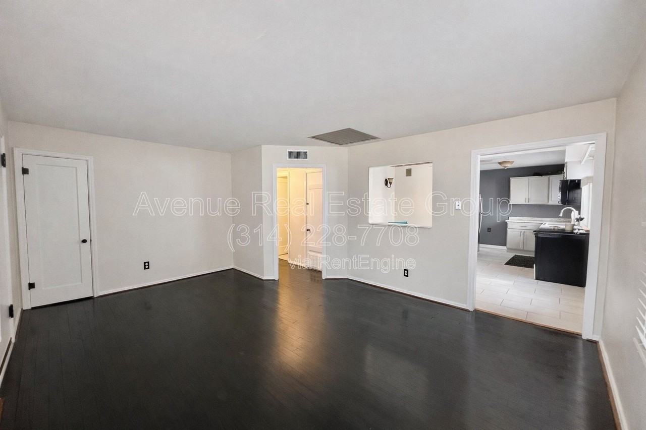 449 Crest Ave - Photo 3 of 20