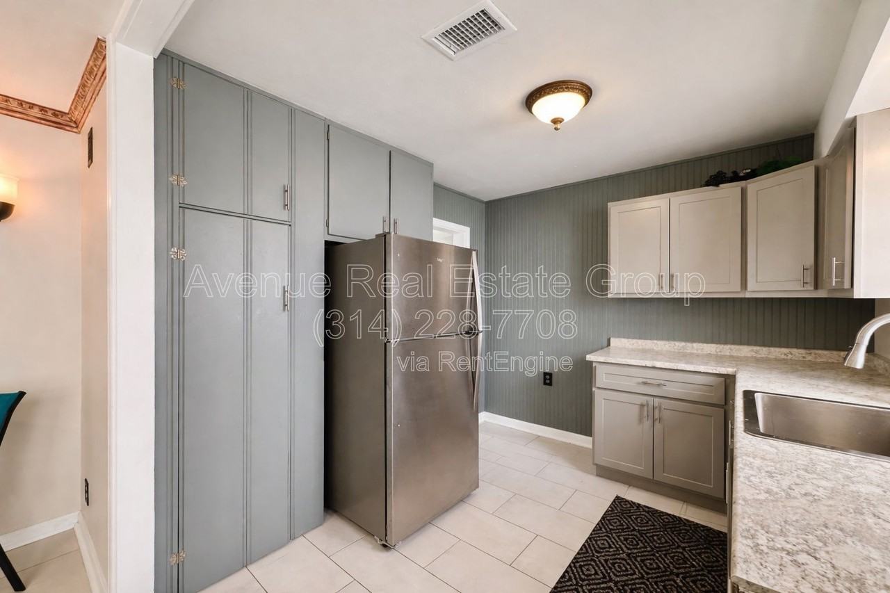 449 Crest Ave - Photo 7 of 20