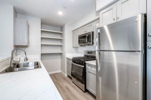 featured image of 1819 E 9th St #305