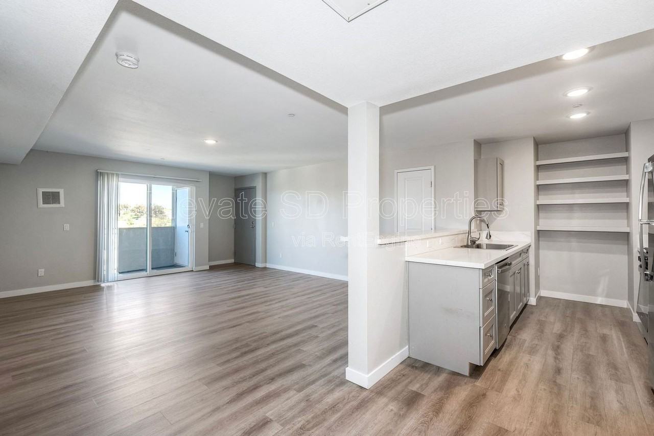 1819 E 9th St #305 - Photo 4 of 27