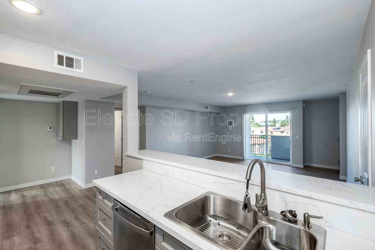 1819 E 9th St #305 - Photo 5 of 27