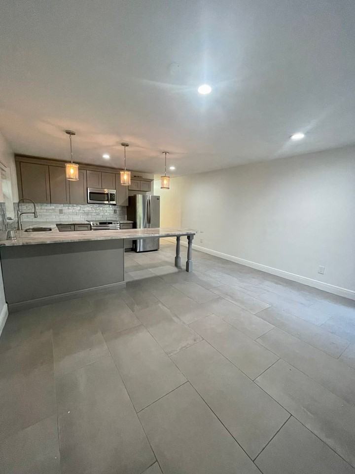 1001 E Pine St - Photo 5 of 14