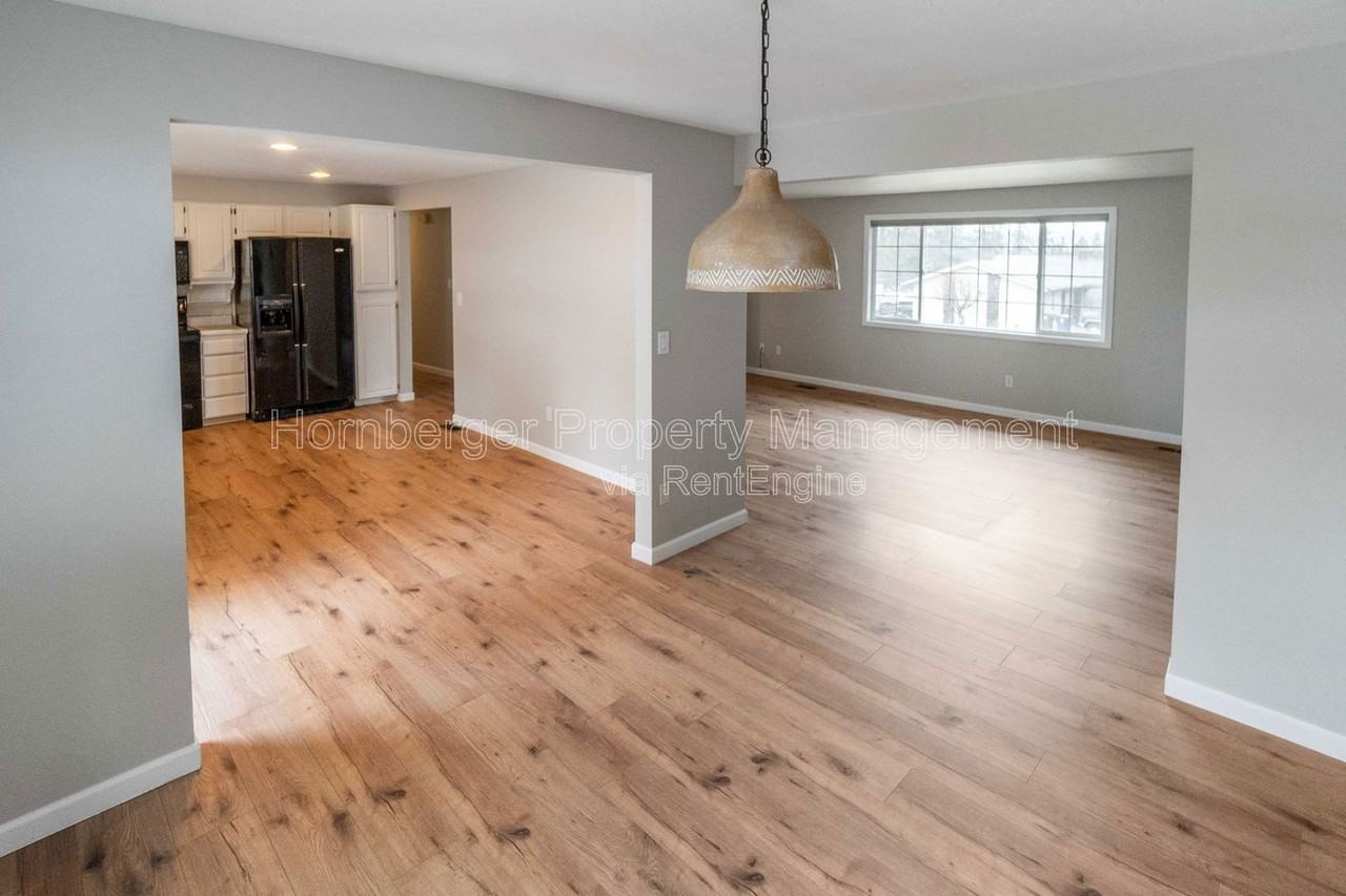 6604 N Greenwood Blvd - Photo 7 of 26