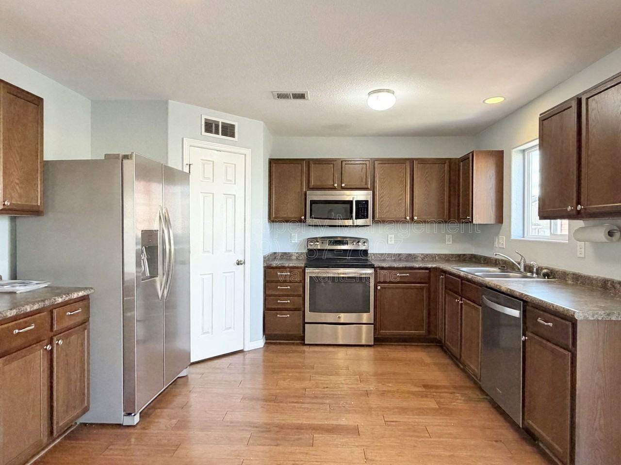 3910 Reindeer Cir - Photo 6 of 30