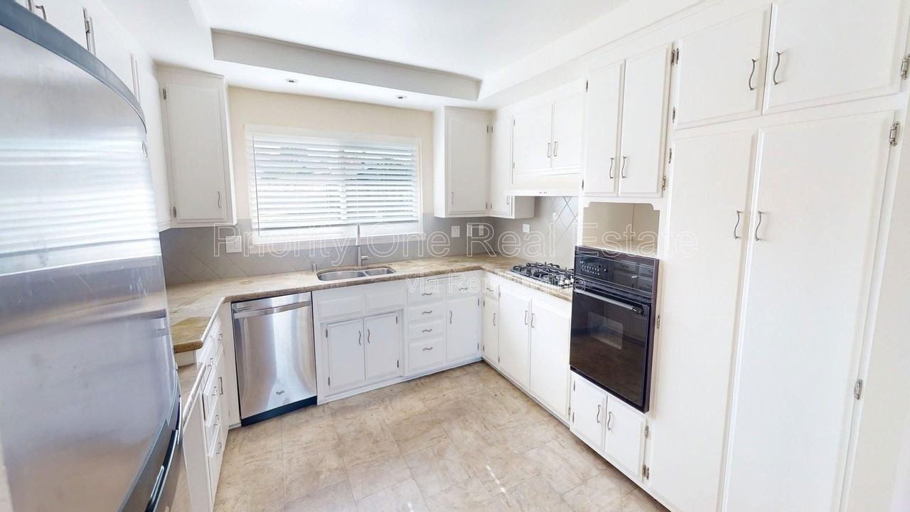 16798 Diego Dr - Photo 6 of 26