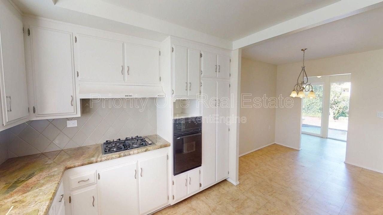 16798 Diego Dr - Photo 7 of 26