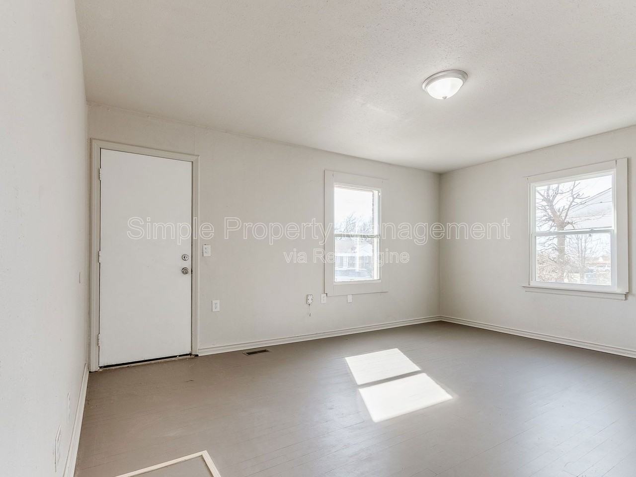 517 E Boeing Dr - Photo 2 of 18