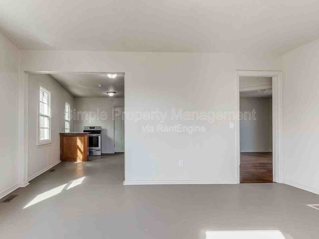 517 E Boeing Dr - Photo 5 of 18