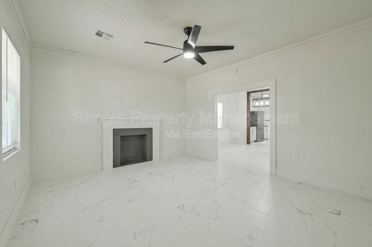 1225 Ne 17th St - Photo 4 of 21