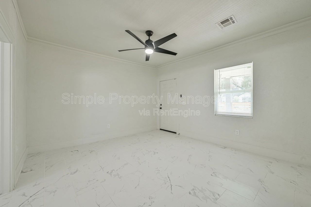 1225 Ne 17th St - Photo 5 of 21