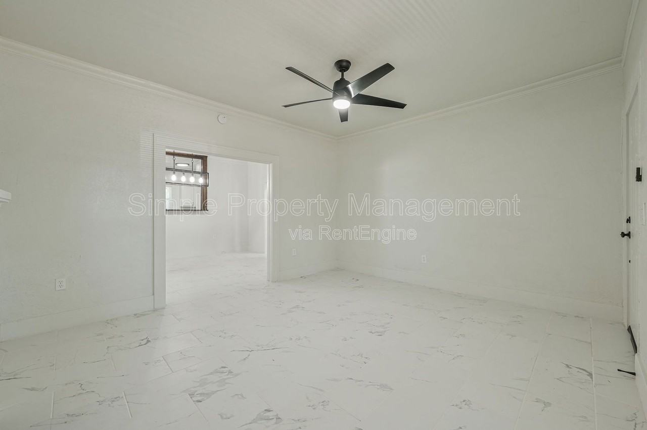 1225 Ne 17th St - Photo 6 of 21