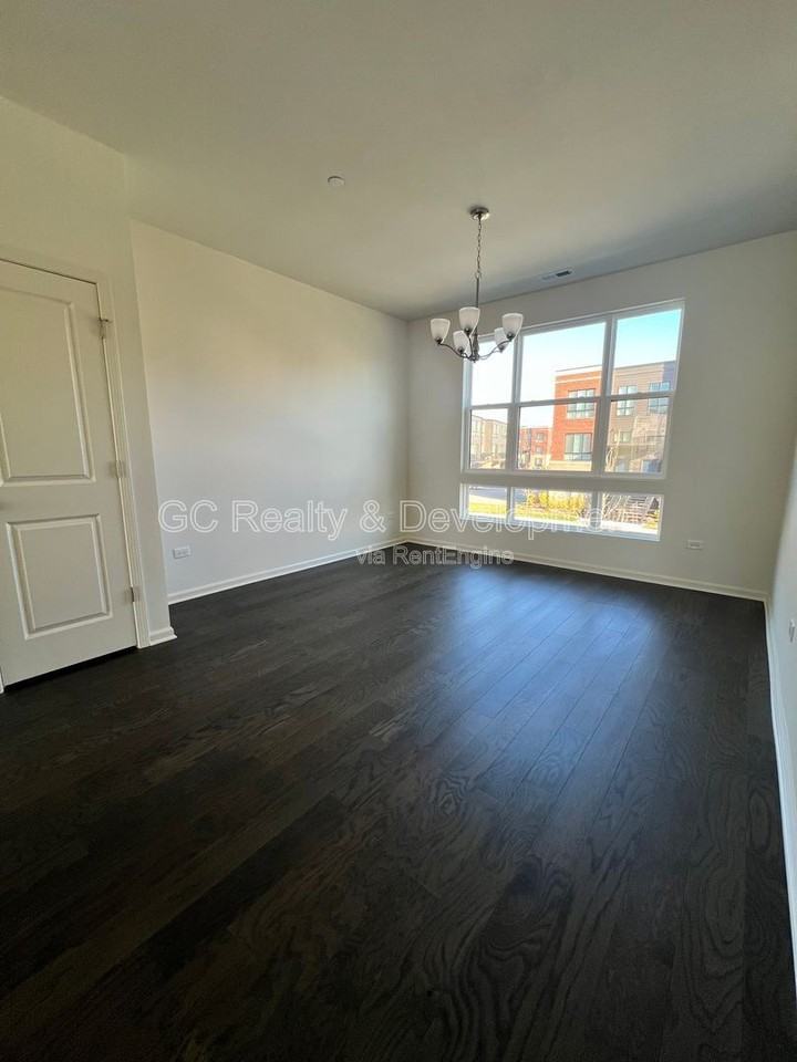 1265 Lakepointe Dr - Photo 7 of 27