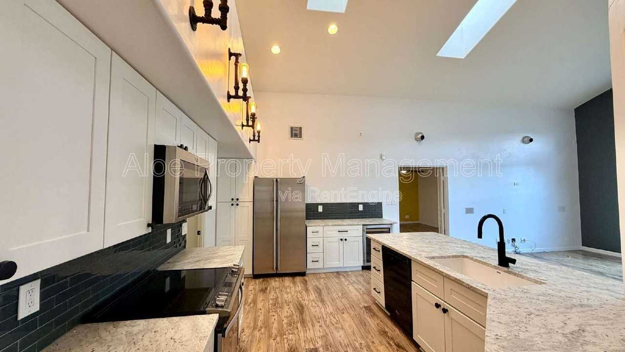 8101 N 13th Pl - Photo 7 of 34