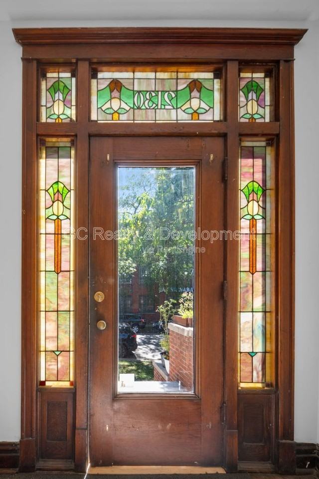 2130 W Iowa St #1F - Photo 2 of 19