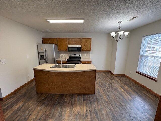 1119 Brownlea Dr - Photo 4 of 19