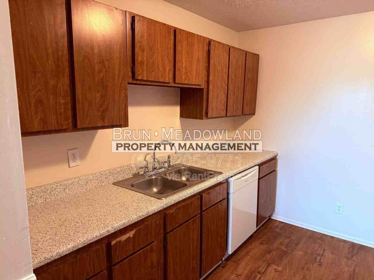 1035 W Parkway Ave #11 - Photo 7 of 28