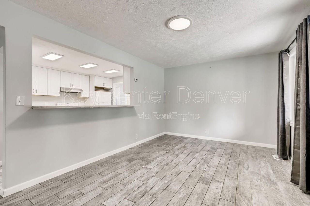 1733 Iola St - Photo 4 of 12