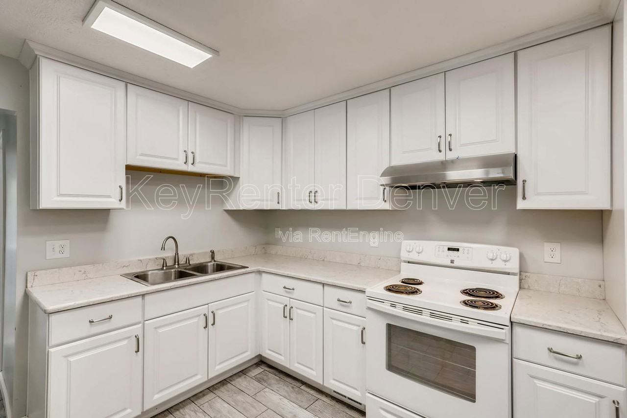 1733 Iola St - Photo 6 of 12