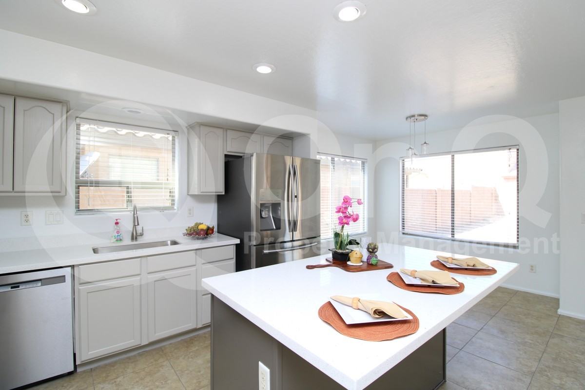 5412 W Atlantis Ave - Photo 5 of 25