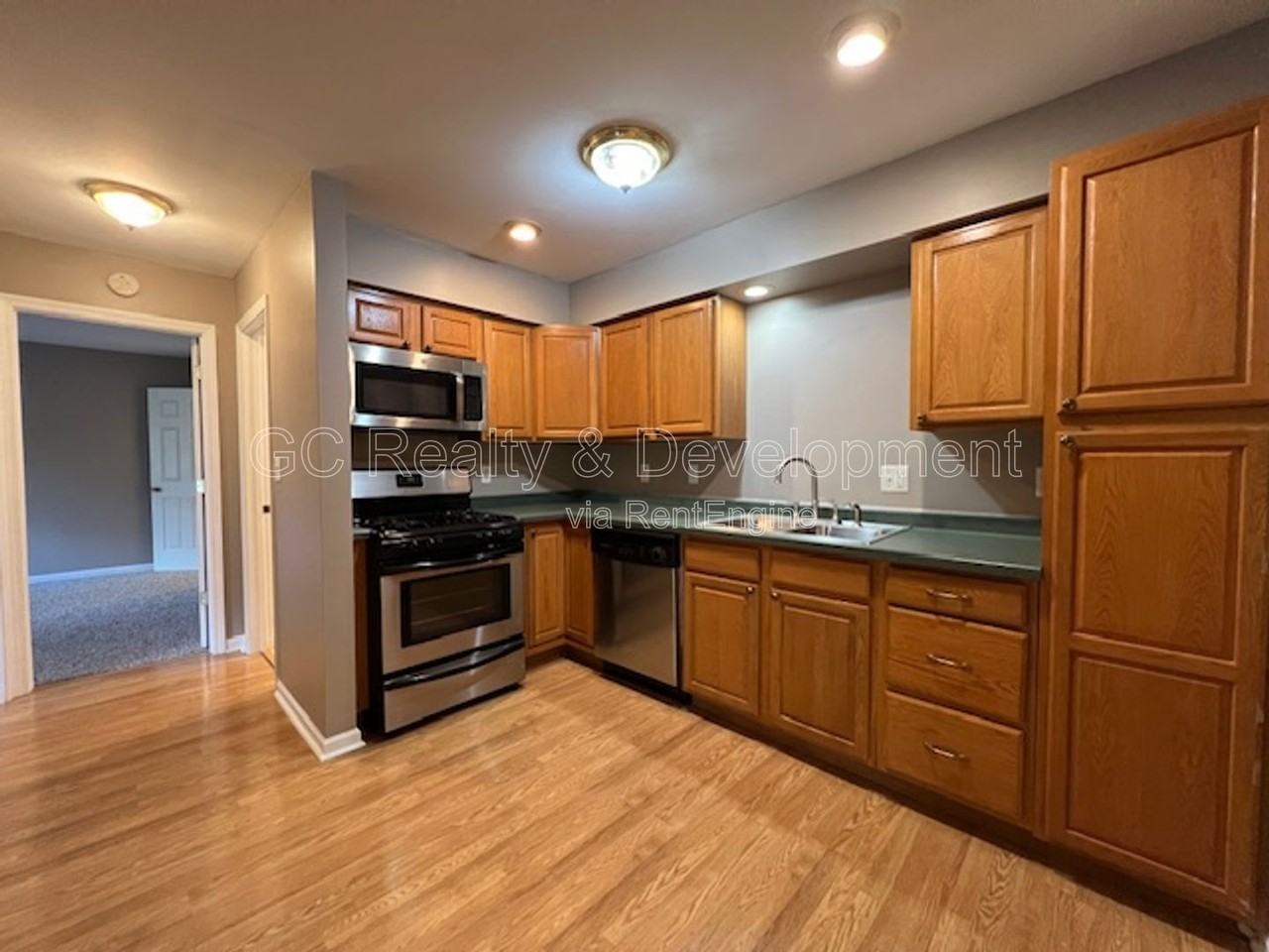 7 Simpson St #F - Photo 4 of 16