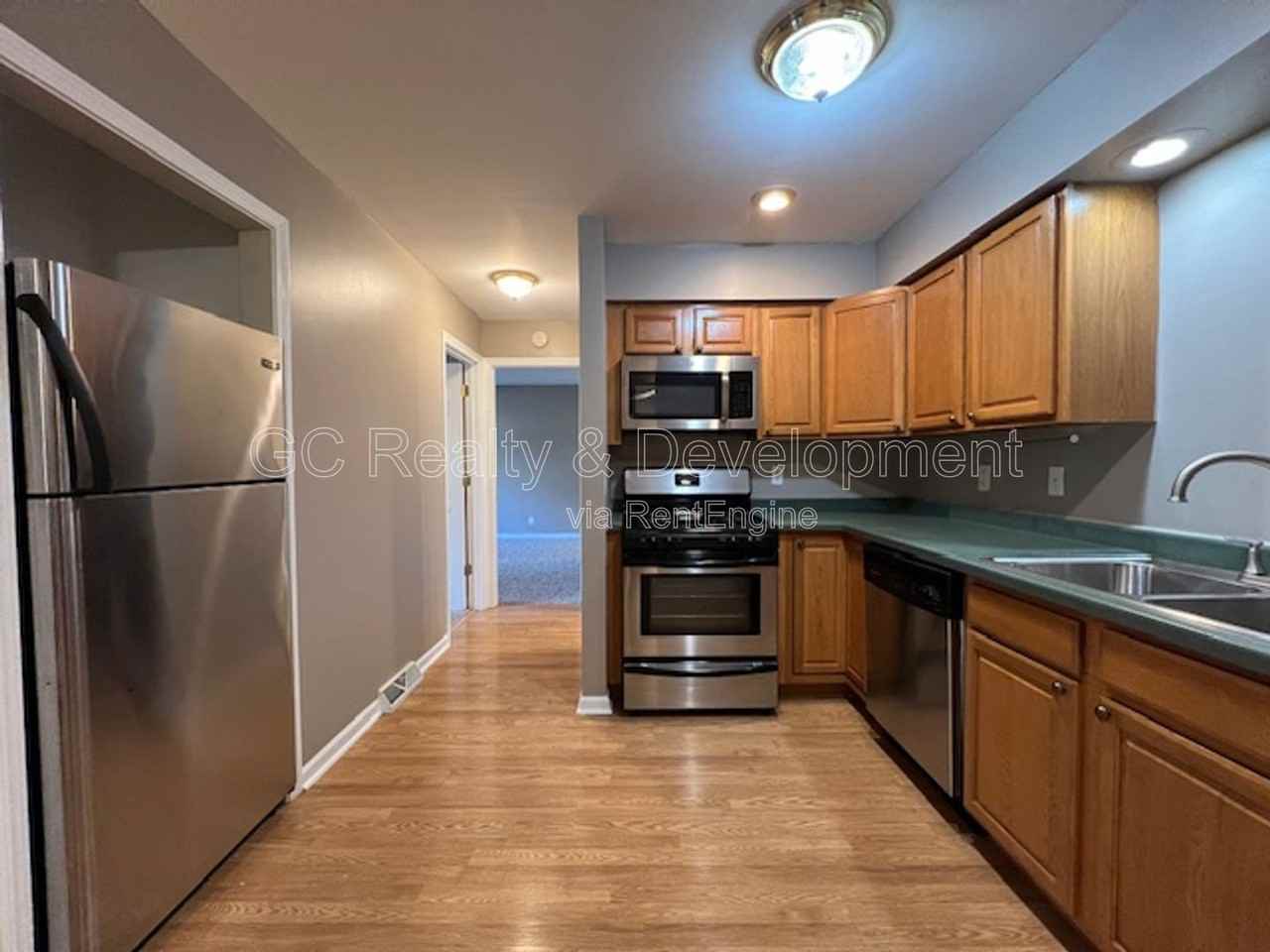 7 Simpson St #F - Photo 5 of 16