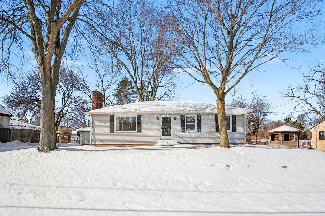 1421 Ball Ave Ne - Photo 2 of 27