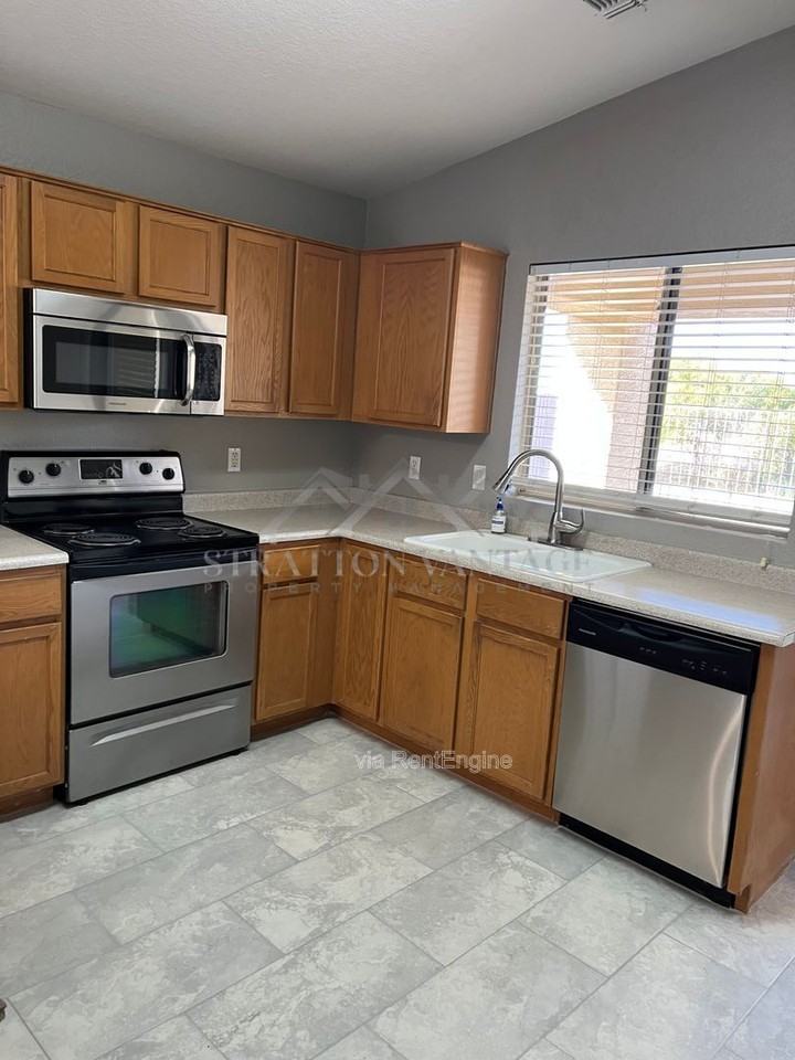 830 E Geona St - Photo 6 of 17