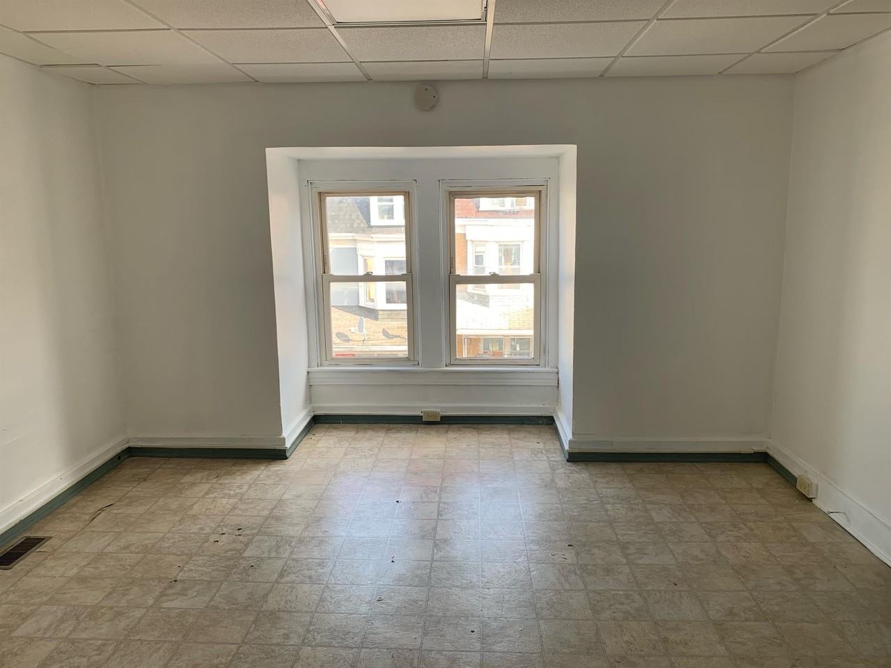 902 W College Ave #2 - Photo 3 of 7