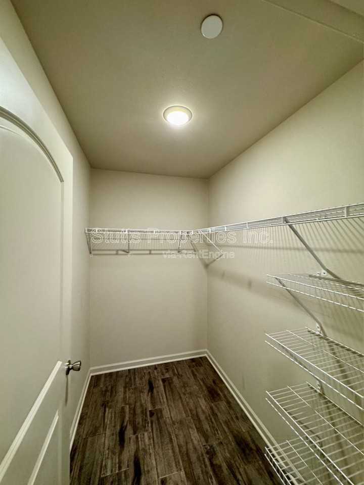 104 Spindle Ct - Photo 3 of 12