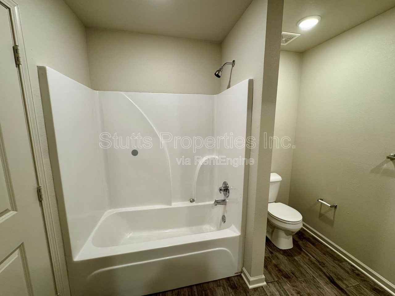 104 Spindle Ct - Photo 5 of 12