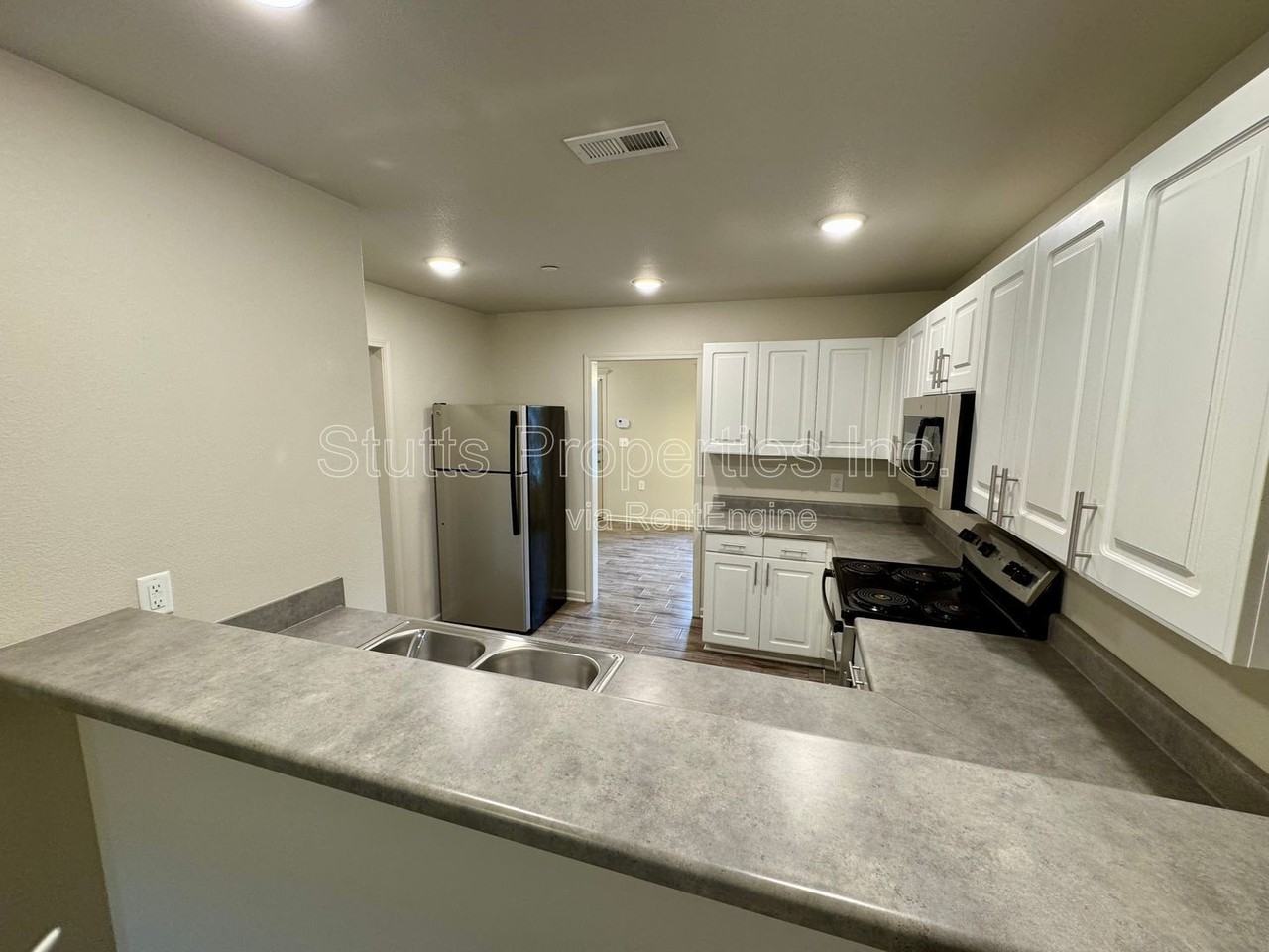 104 Spindle Ct #201 - Photo 3 of 12