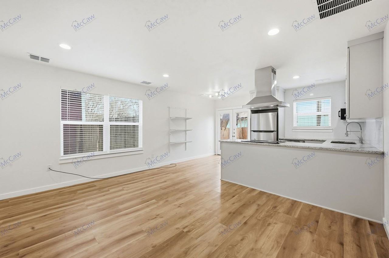 2025 Grainger St - Photo 3 of 20