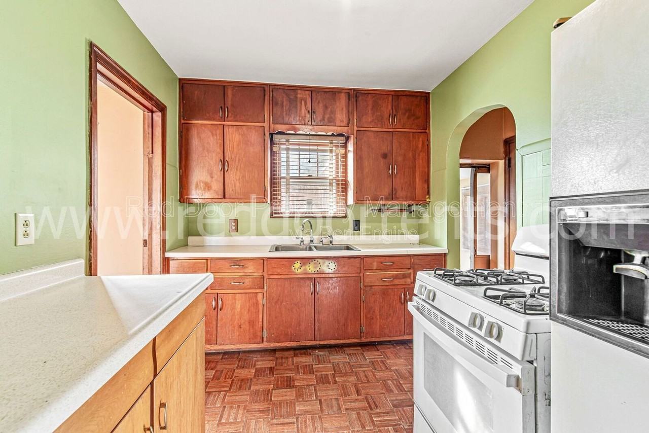 328 N Post Rd - Photo 4 of 28